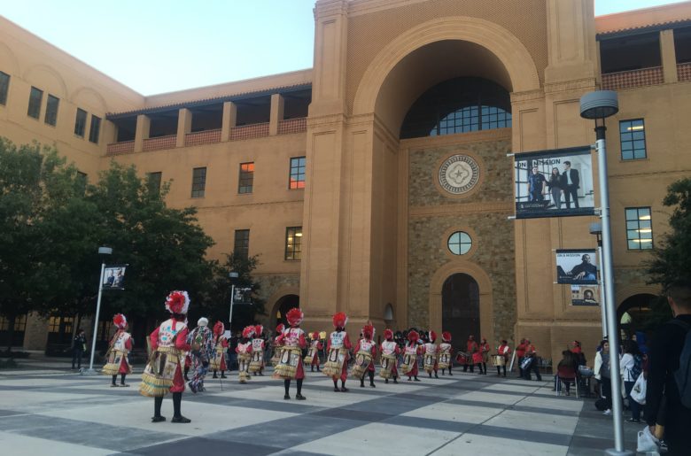 Students, performers celebrate Dia de los Muertos